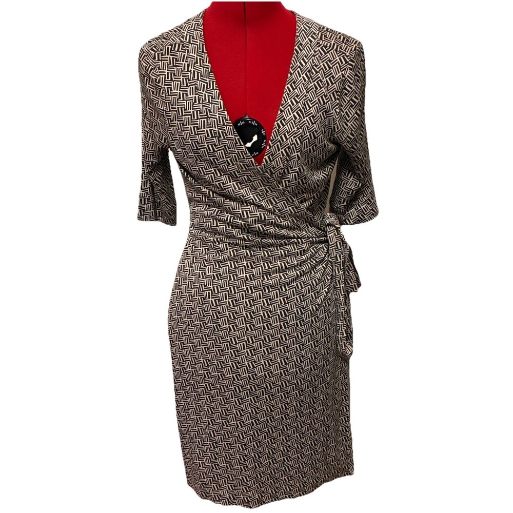 Diane Von Furstenberg 100% Silk Wrap Dress Size 12